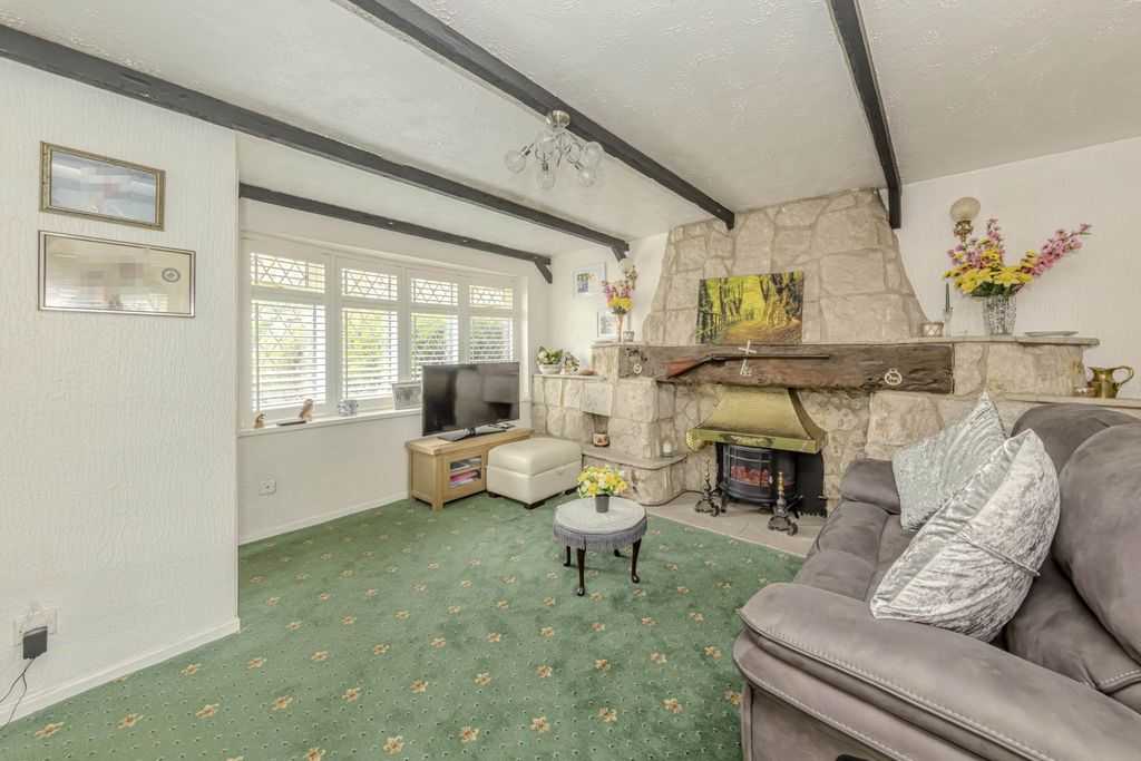 Property photo 2 of 31