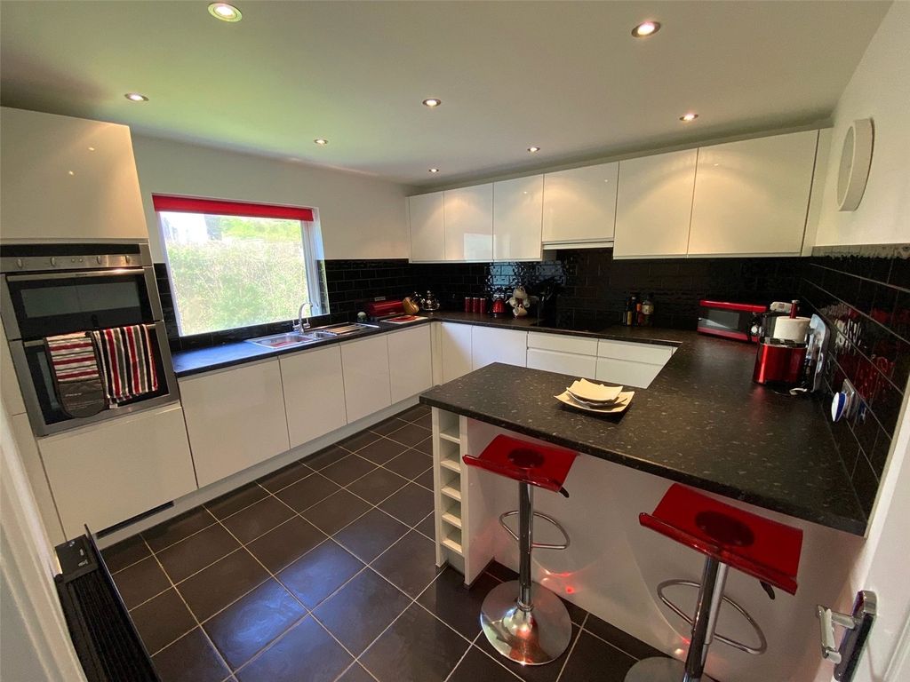 Property photo 2 of 11 Kitchen