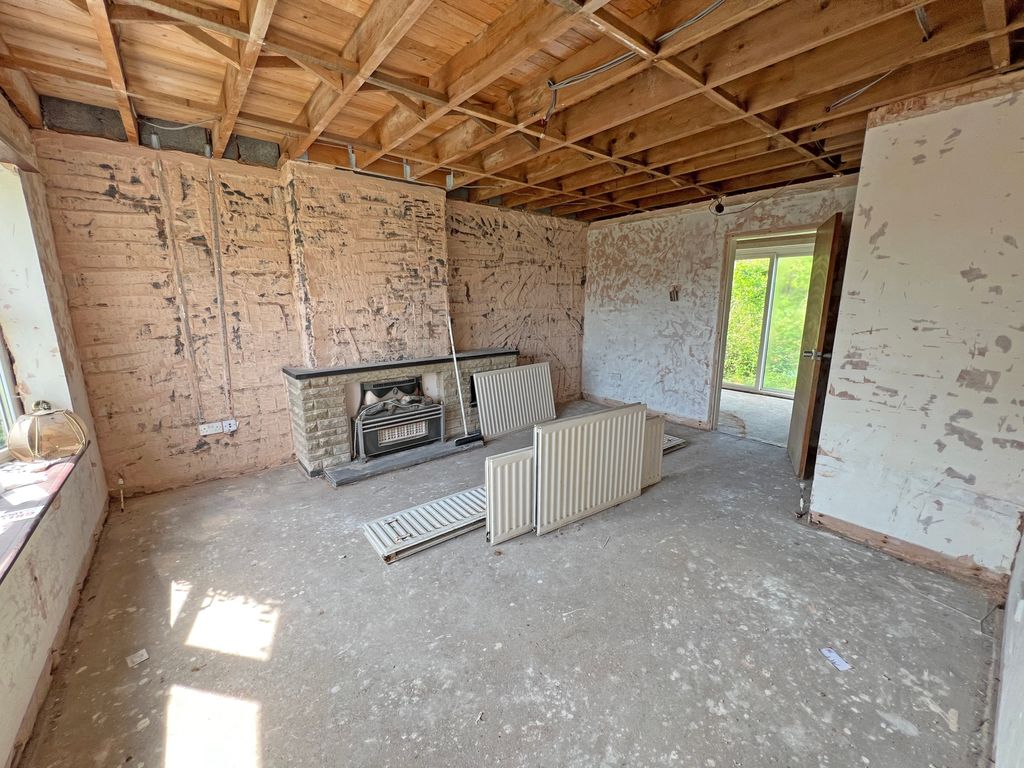 Property photo 3 of 12 Lounge
