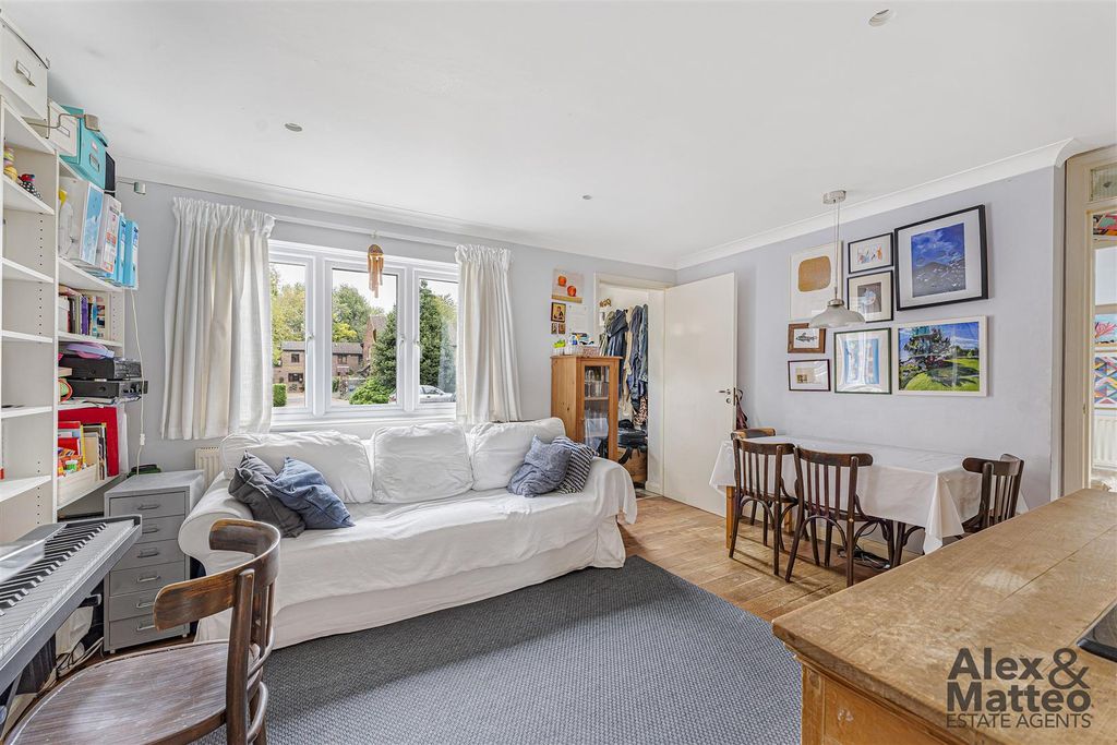 Property photo 3 of 17 Somerford Way