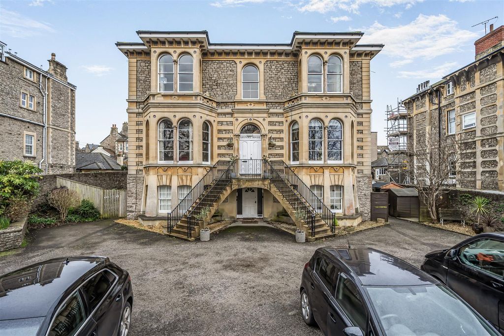 Property photo 3 of 30