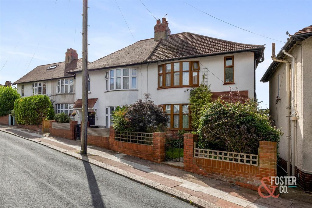 Property photo 1 of 21 Hollingbury Rise_28_021.Jpg