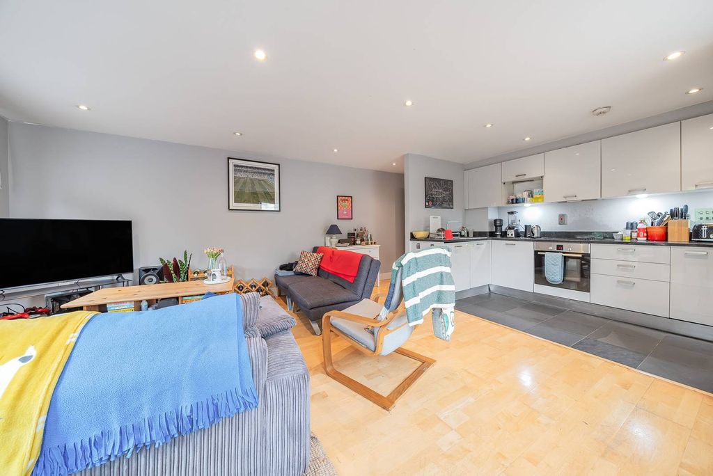 Property photo 1 of 8