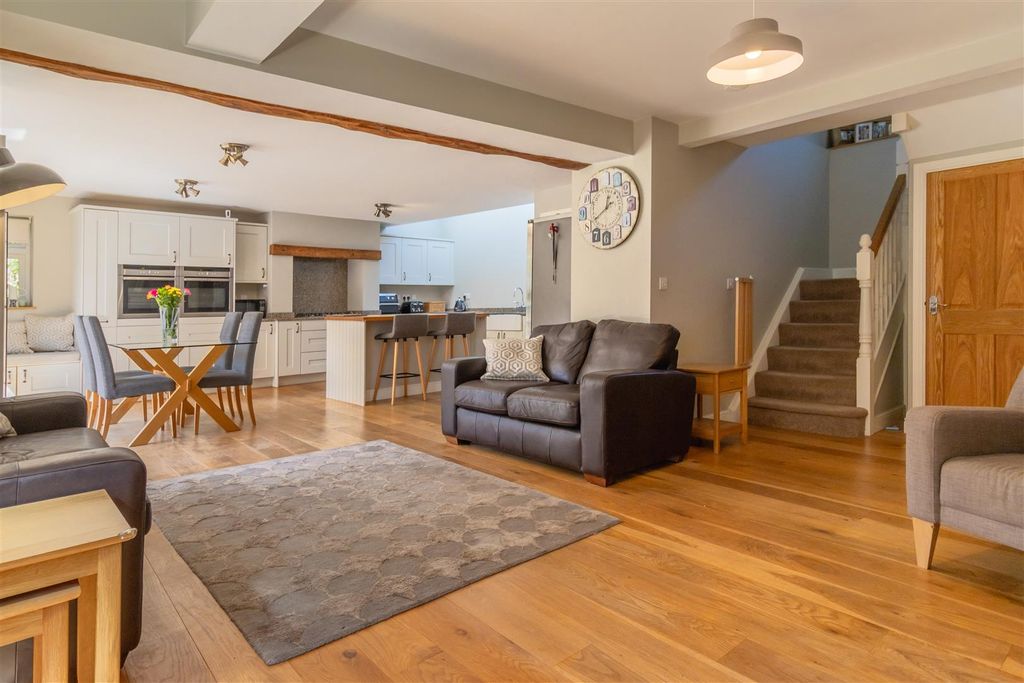 Property photo 2 of 40
