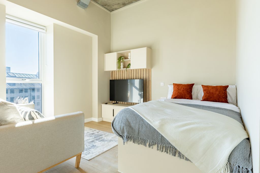 Property photo 3 of 42