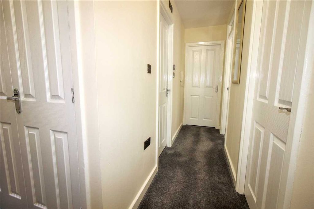 Property photo 2 of 9 Hall