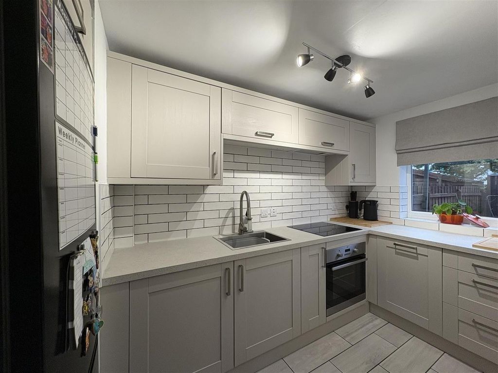 Property photo 1 of 19 Kitchen