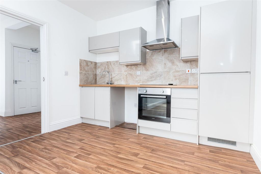 Property photo 3 of 11 Flat 2, 48 Derby Road, Stapleford-2.Jpg