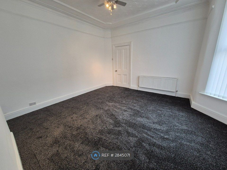 Property photo 3 of 15 Living Room