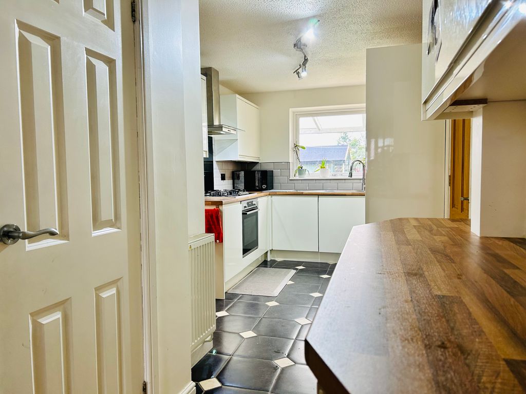 Property photo 2 of 14 Kitchen