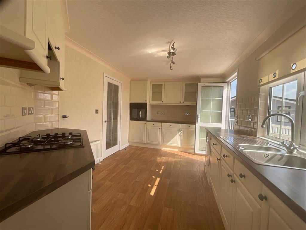 Property photo 1 of 10 Kitchen