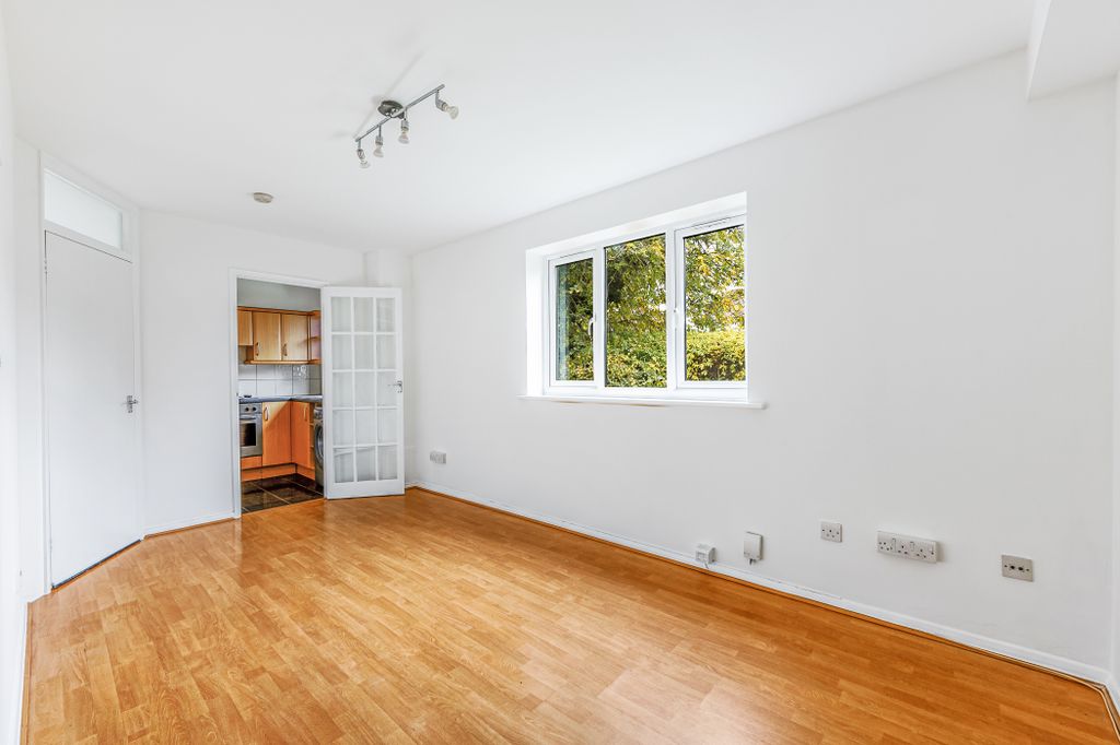 Property photo 1 of 8 Living Room