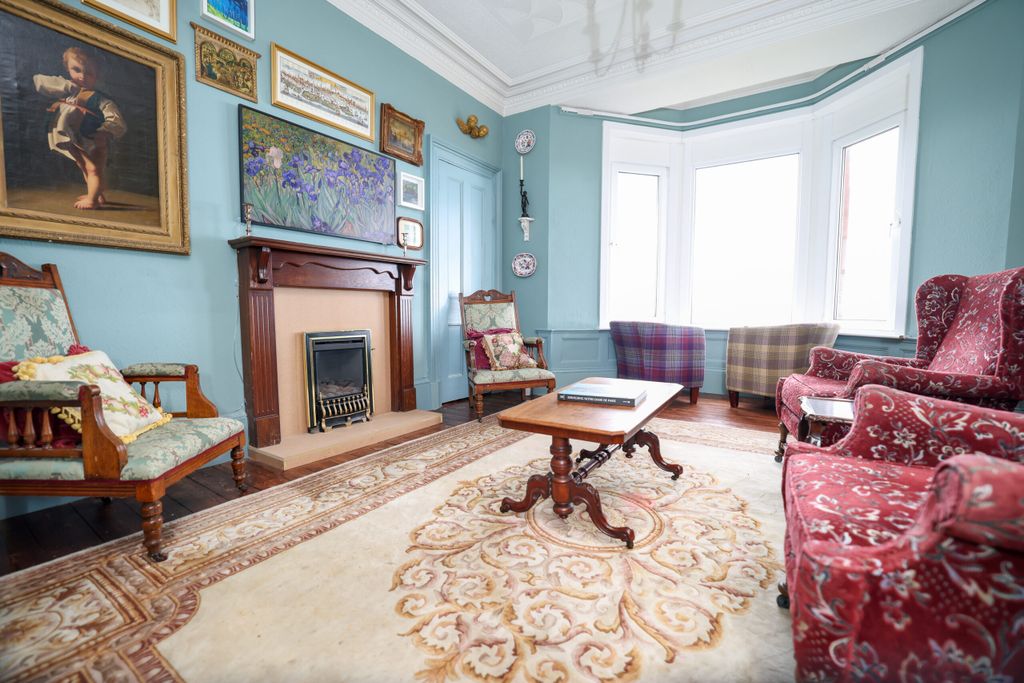 Property photo 3 of 40