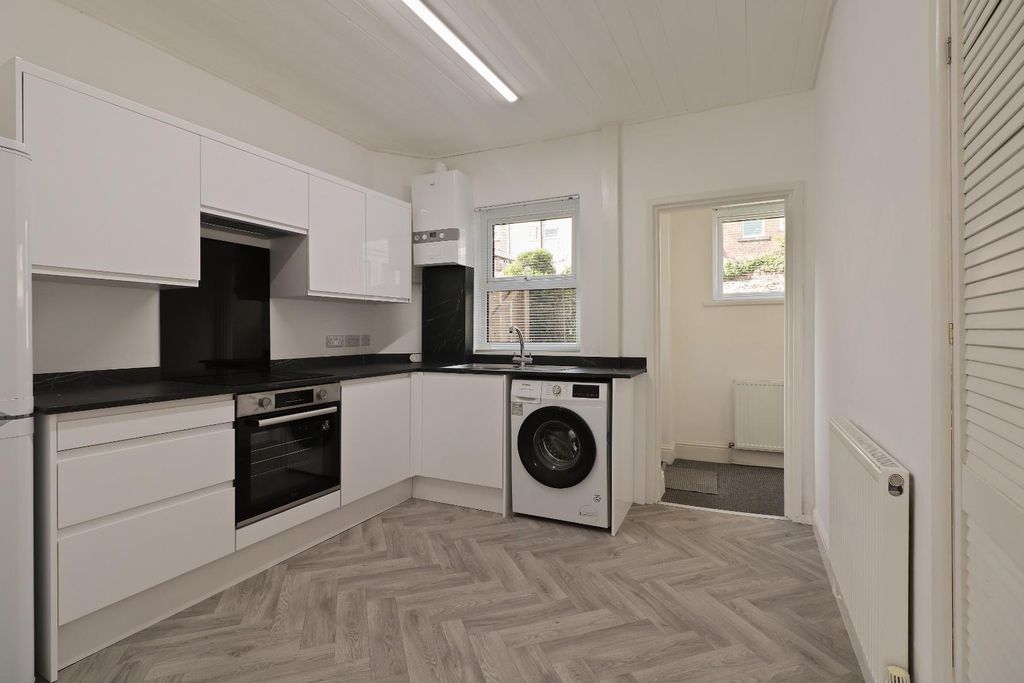 Property photo 1 of 18 Kitchen