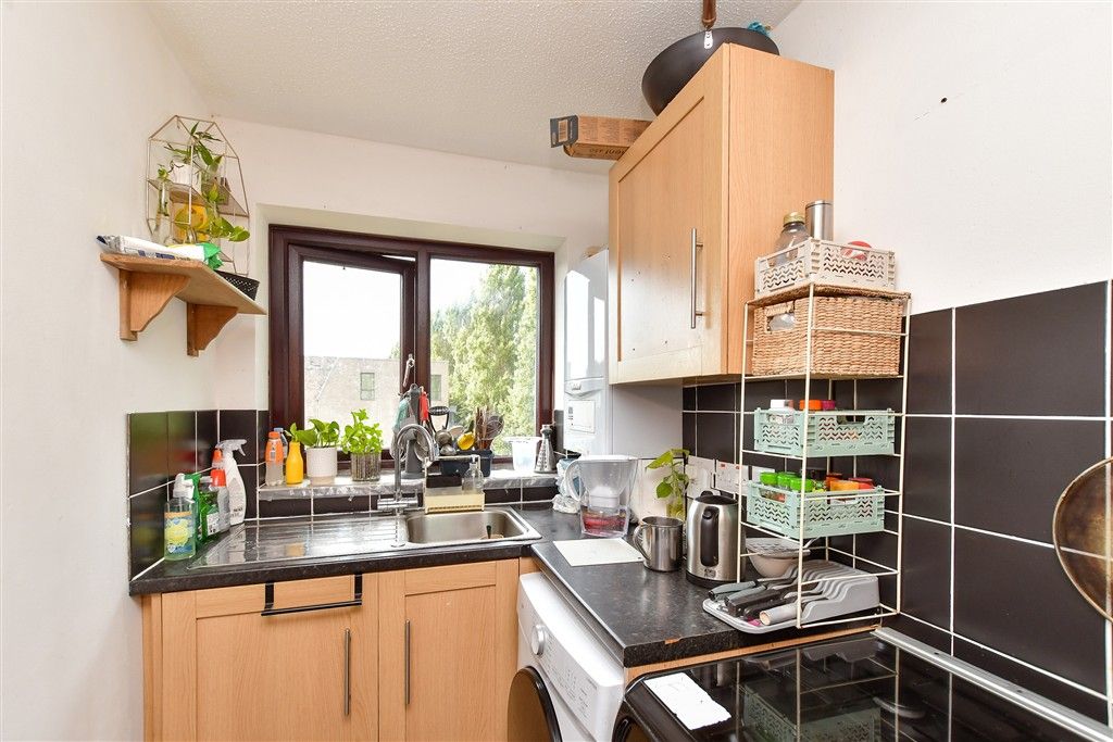 Property photo 2 of 7 Kitchen