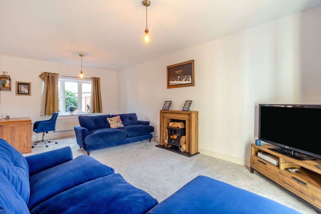 Property photo 2 of 45