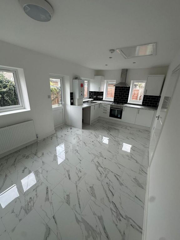 Property photo 1 of 8 One Bedroom House Ideal For Working Couple- Â£1500