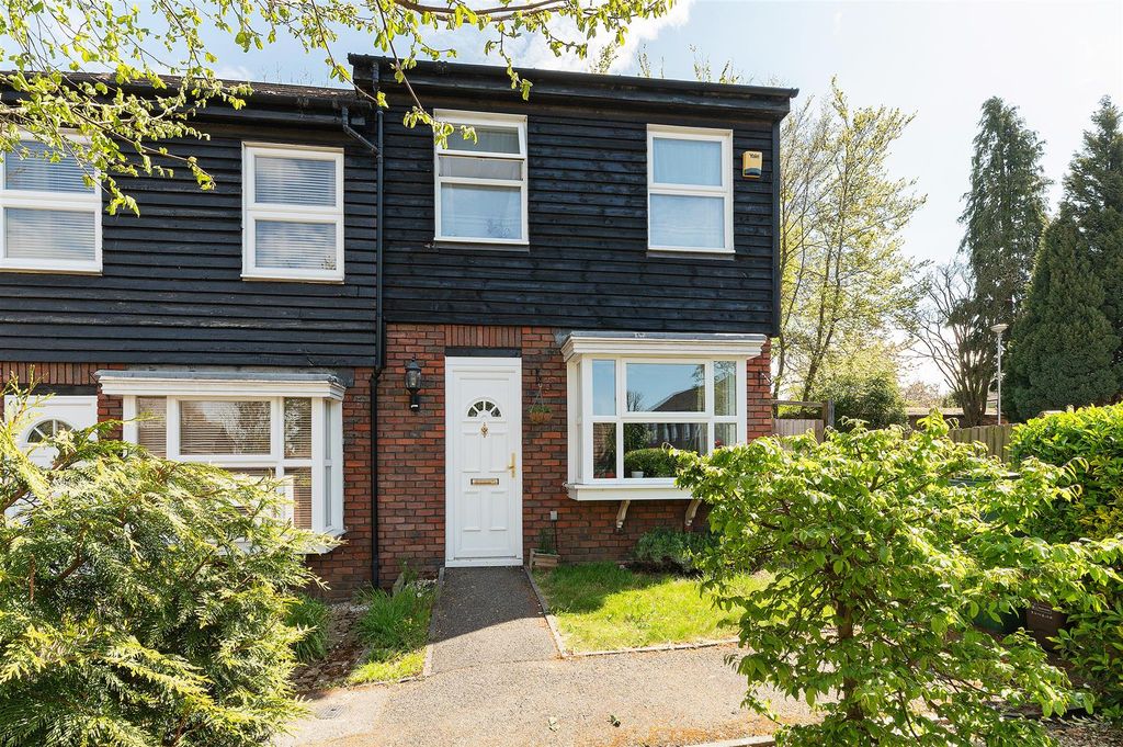 Property photo 1 of 10 Village Row, Sutton14.Jpg