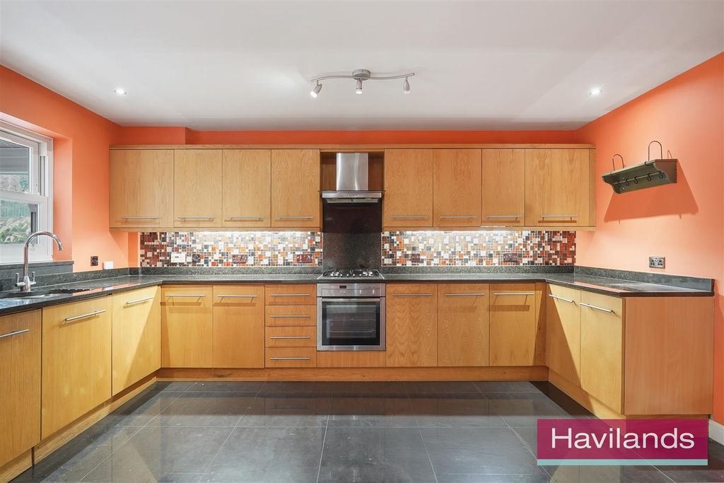 Property photo 3 of 22 Macleod Road-15.Jpg