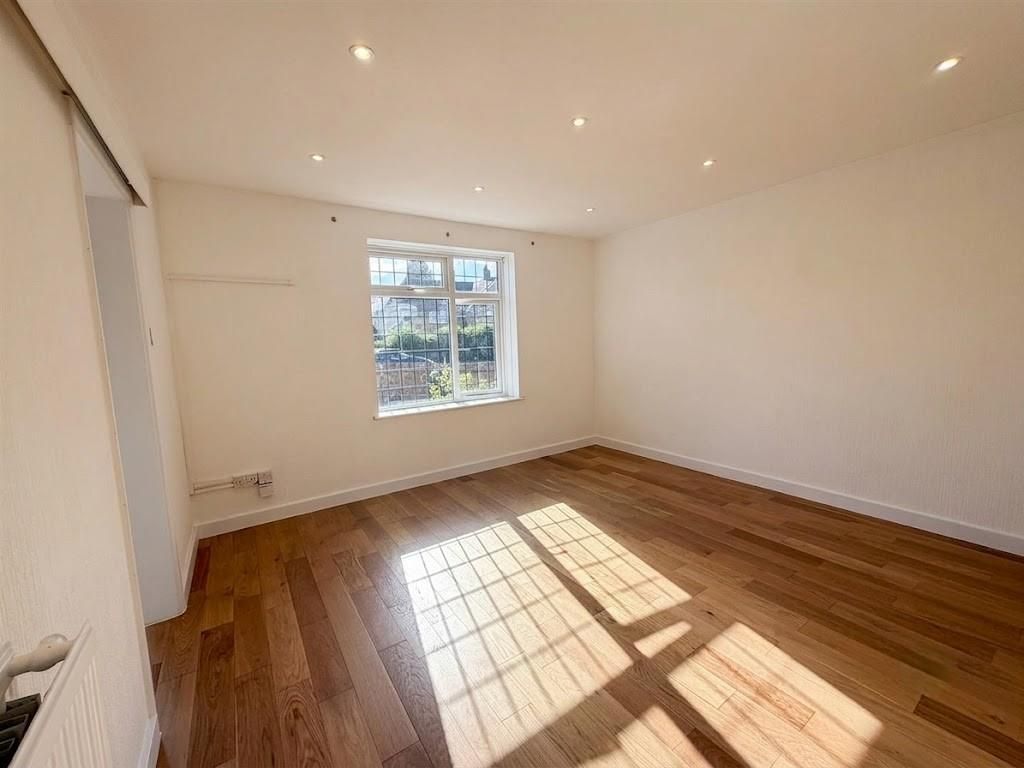 Property photo 2 of 13 7Ec3E1A6-A52d-4108-A89A-B01756227B94.Jpg