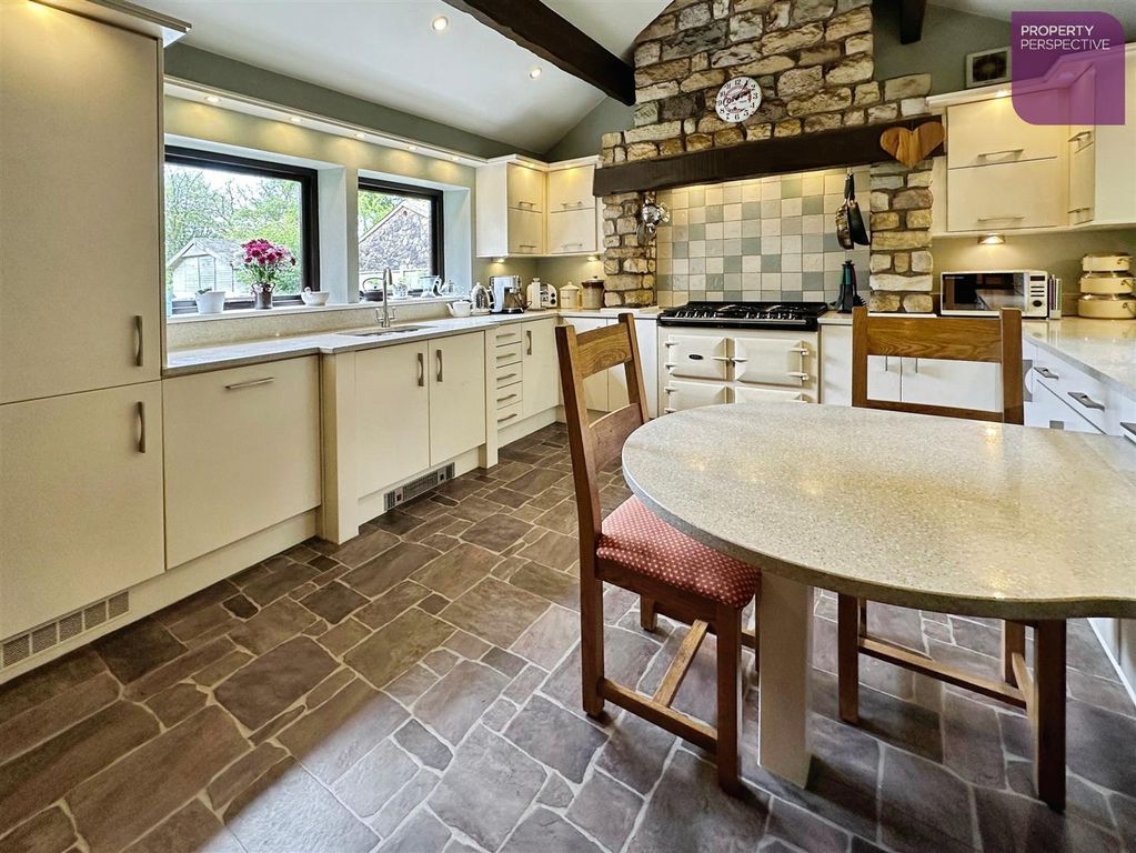 Property photo 2 of 31 Kitchen