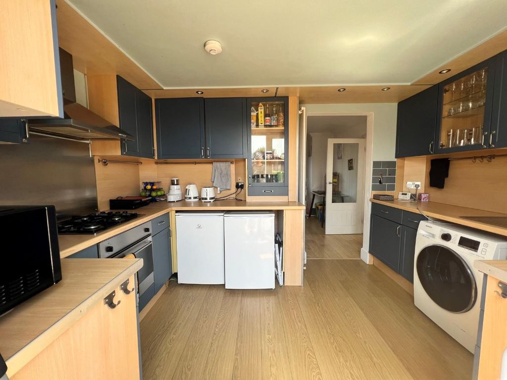 Property photo 3 of 7 Kitchen.Jpg