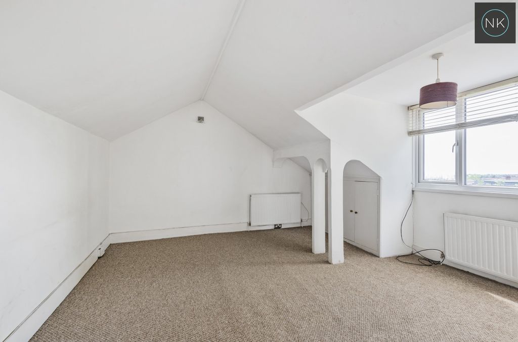 Property photo 2 of 17 5025551