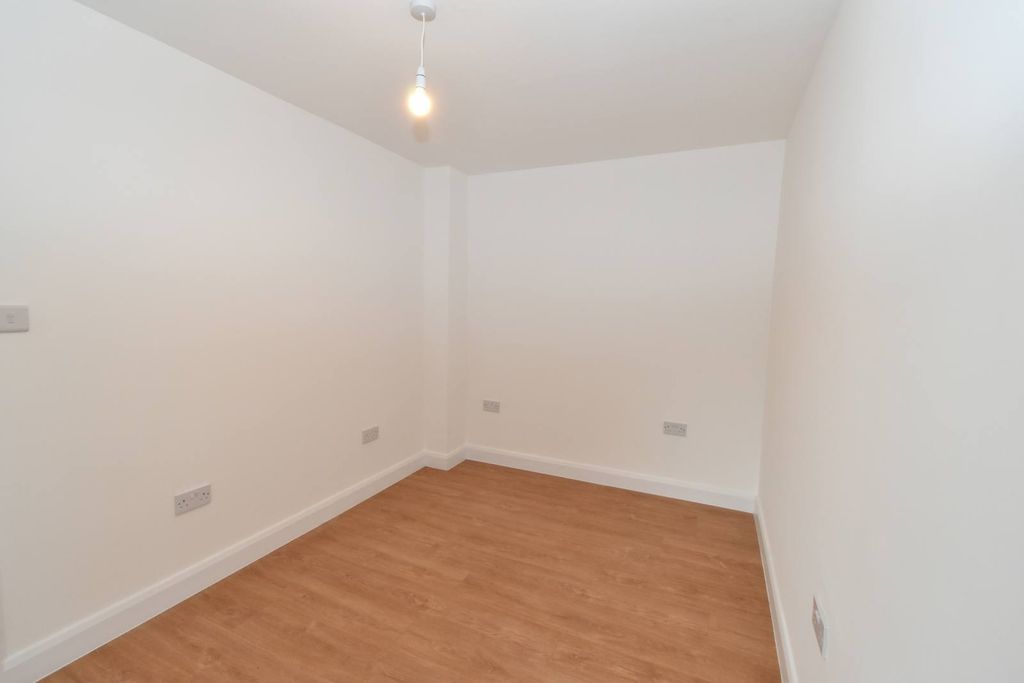 Property photo 3 of 5 Bedroom