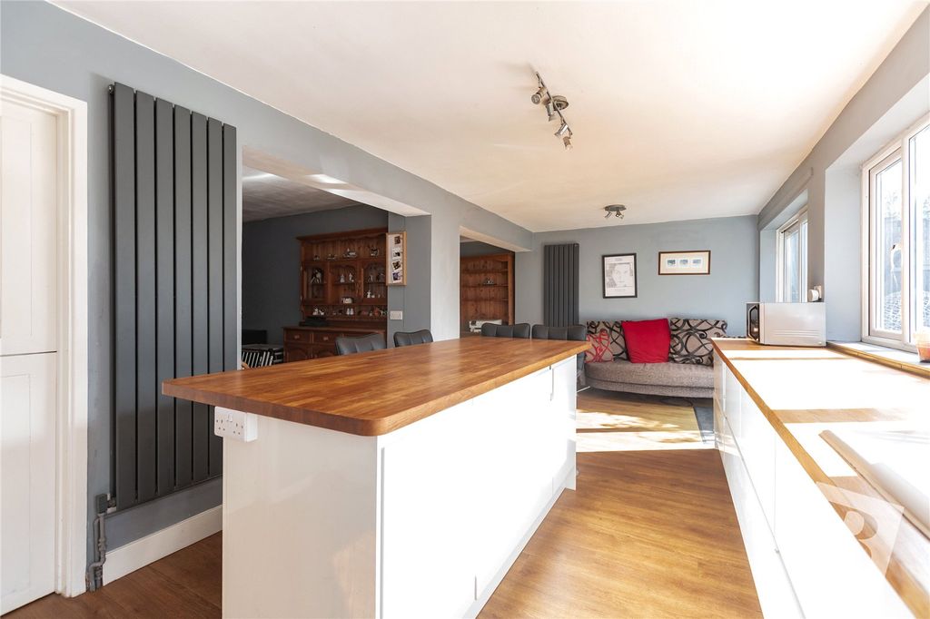 Property photo 3 of 25 Kitchen