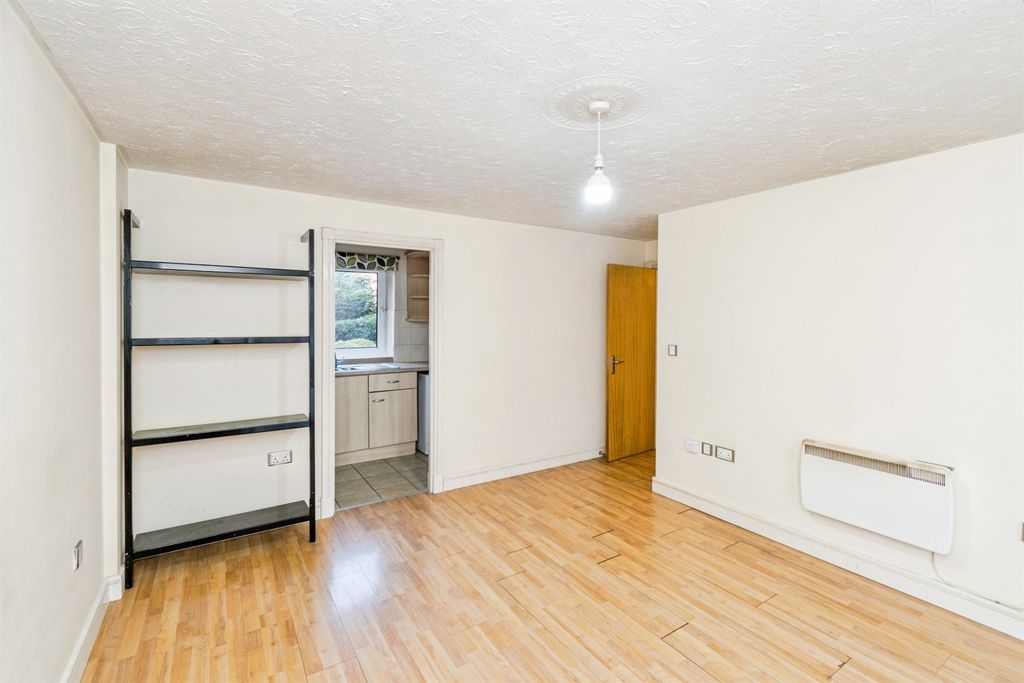 Property photo 3 of 18
