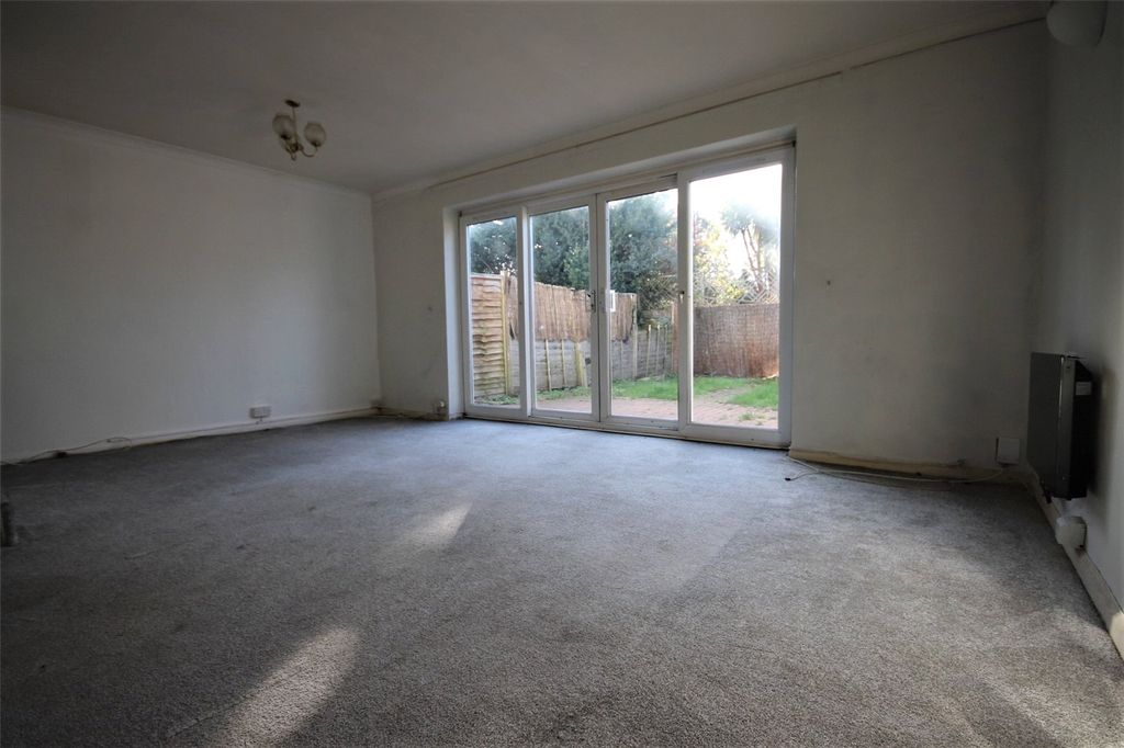 Property photo 2 of 16 Lounge