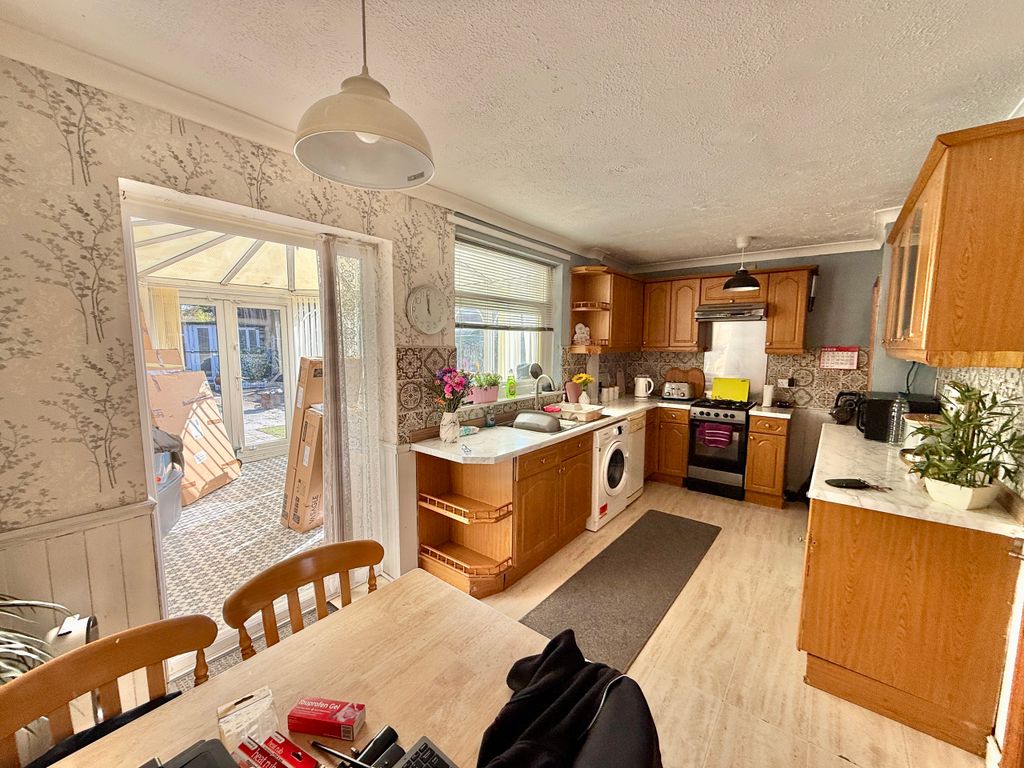 Property photo 2 of 7 Kitchen Dining