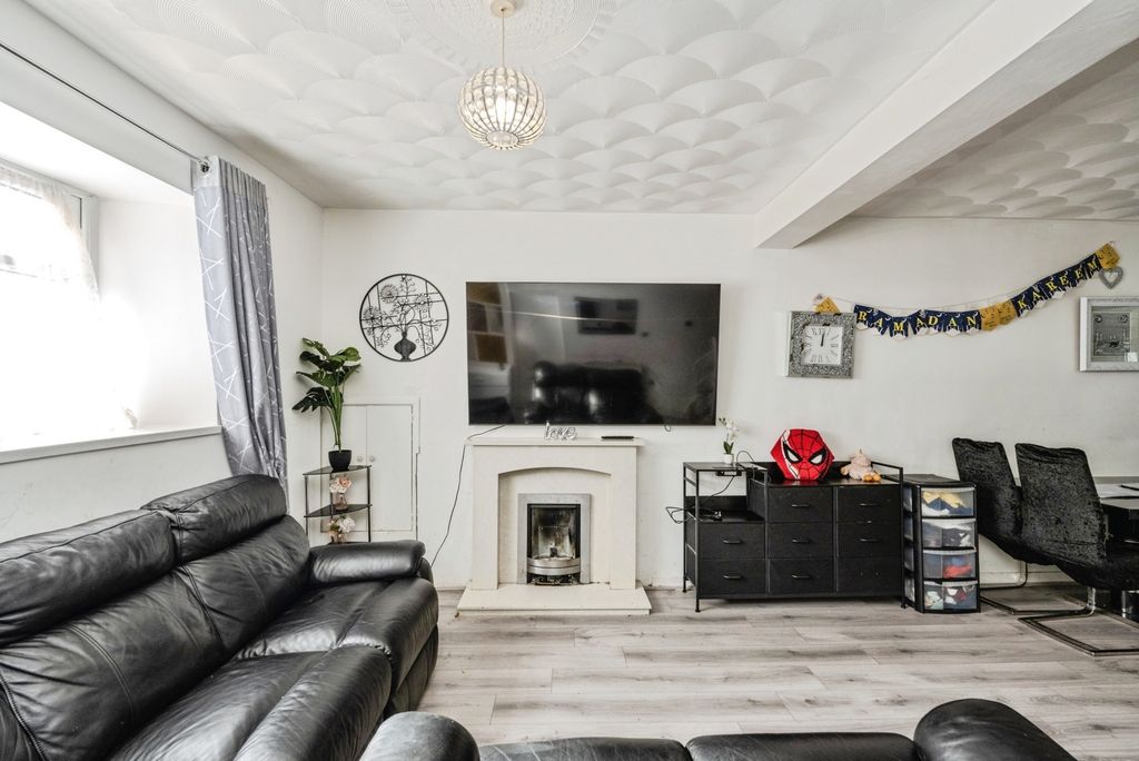 Property photo 2 of 20 Pbox-Img.Jpg