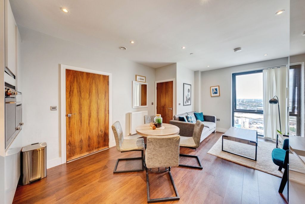 Property photo 1 of 18 A7S03102Hdr