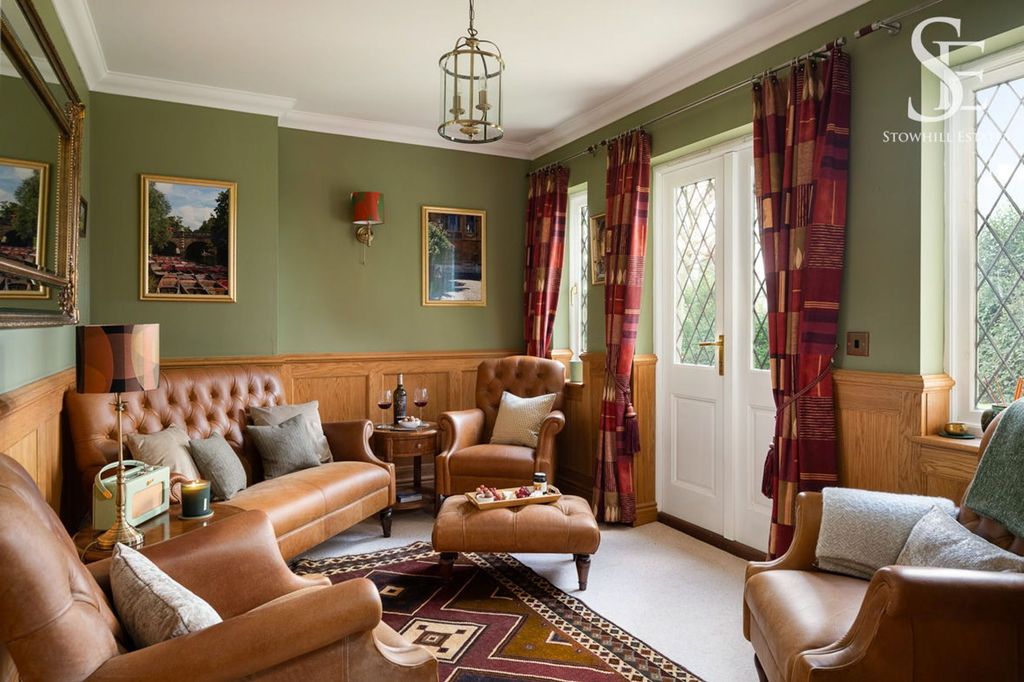 Property photo 3 of 26 Snug