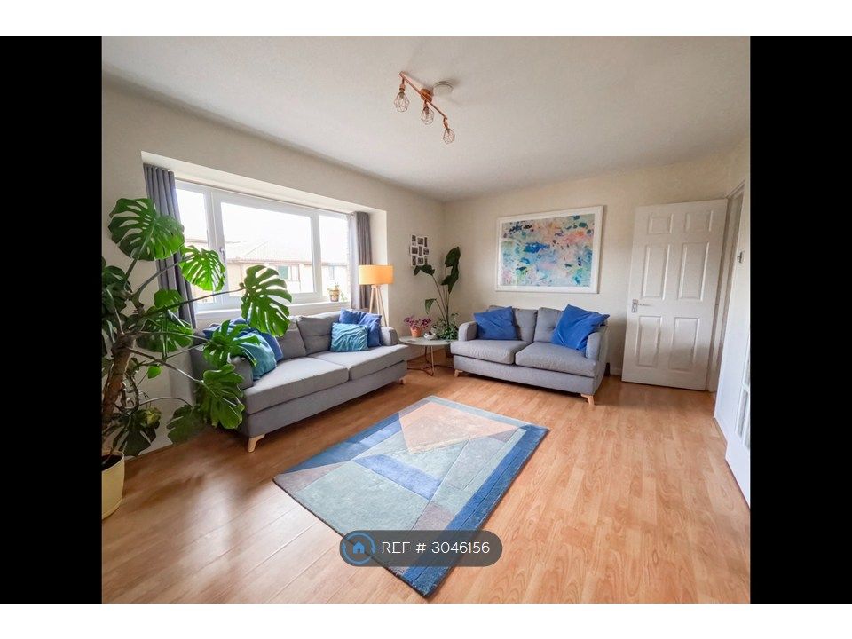 Property photo 2 of 20 Living Room