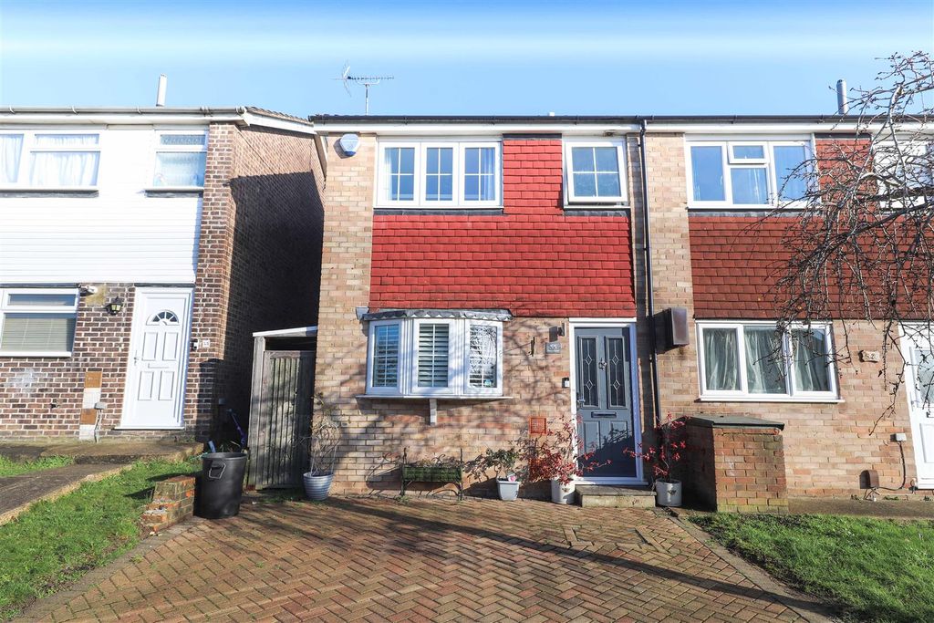 Property photo 2 of 13 55 Stowe Crescent (6).Jpg