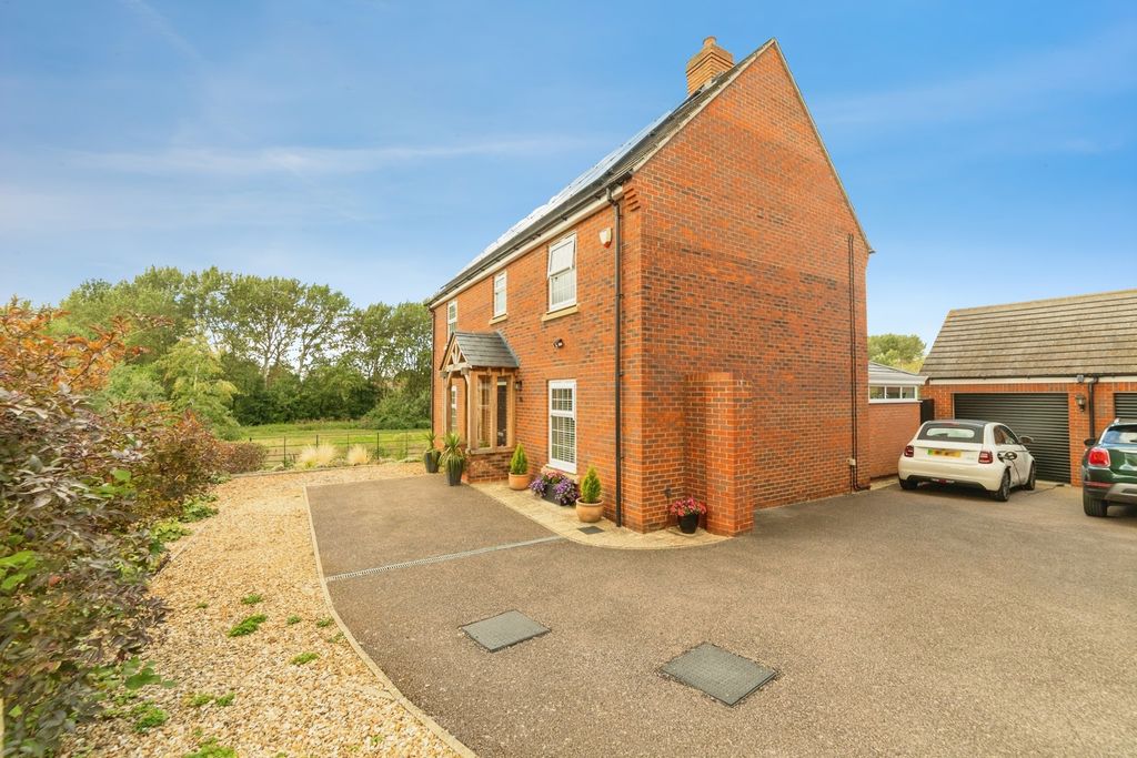 Property photo 3 of 31 Pbox-Img.Jpg