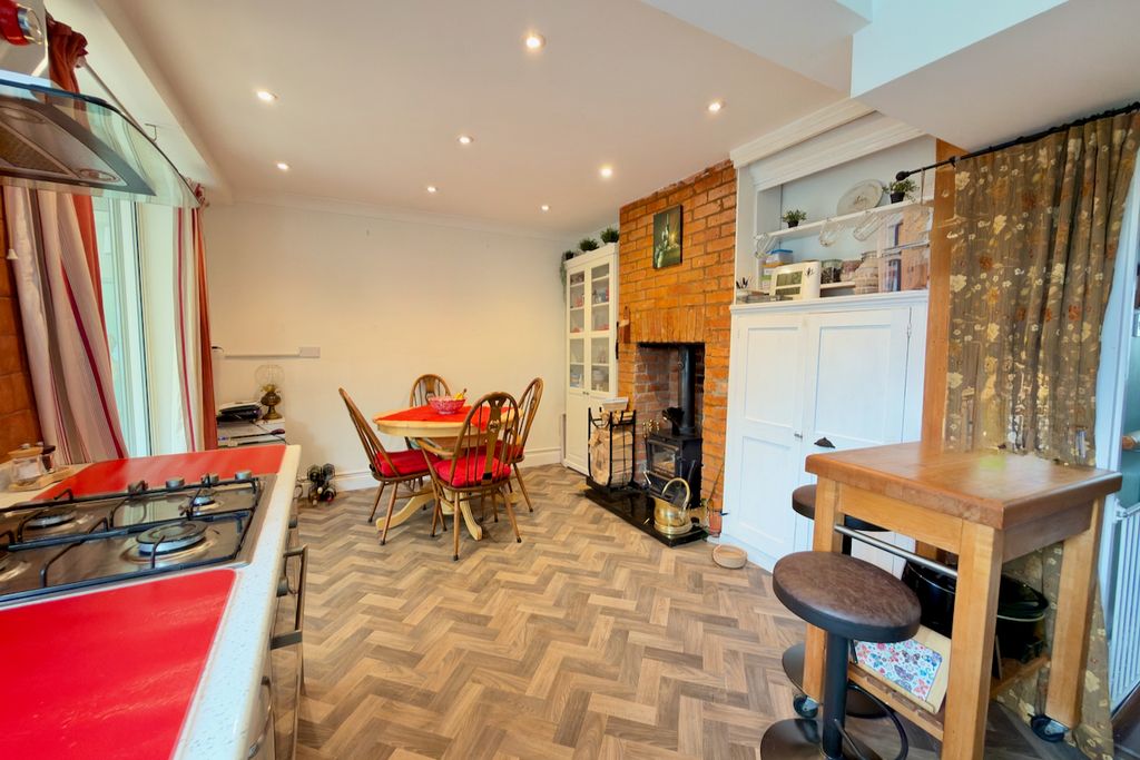 Property photo 3 of 12 Kitchen