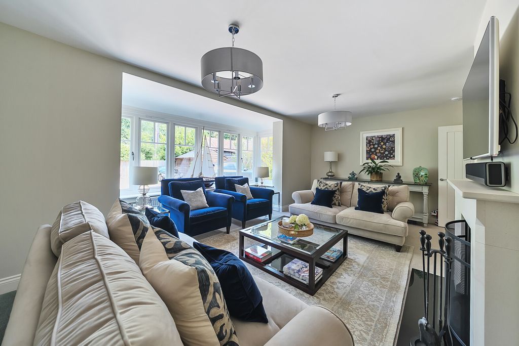 Property photo 2 of 25 Sitting Room