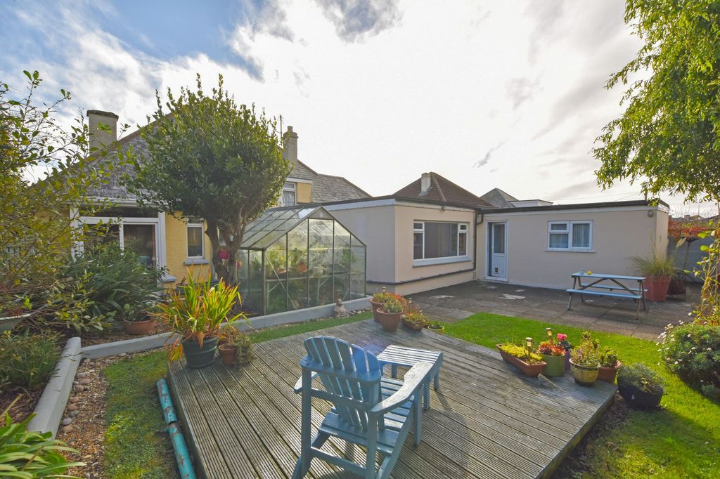 Property photo 2 of 20