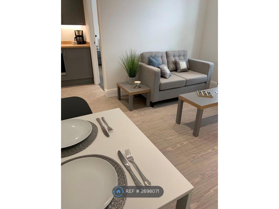 Property photo 3 of 11 Lounge