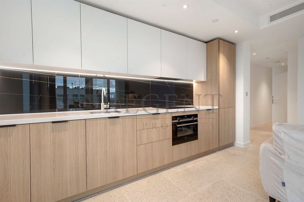 Property photo 3 of 11 Kitchen