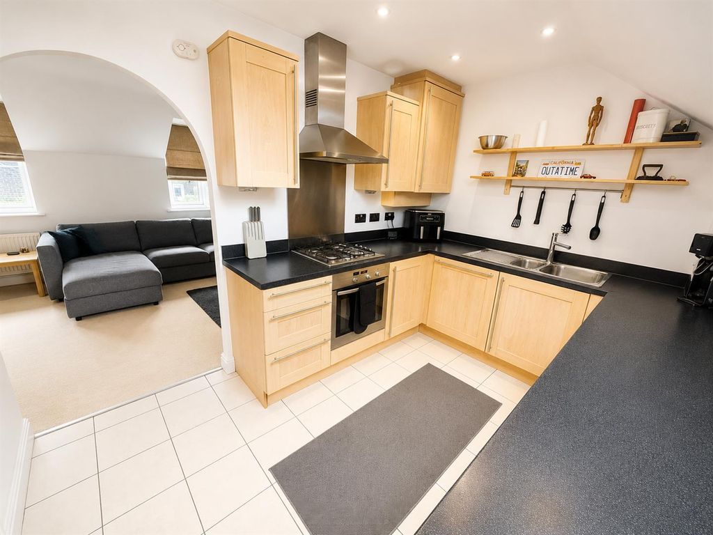 Property photo 3 of 8 Kitchen.Png