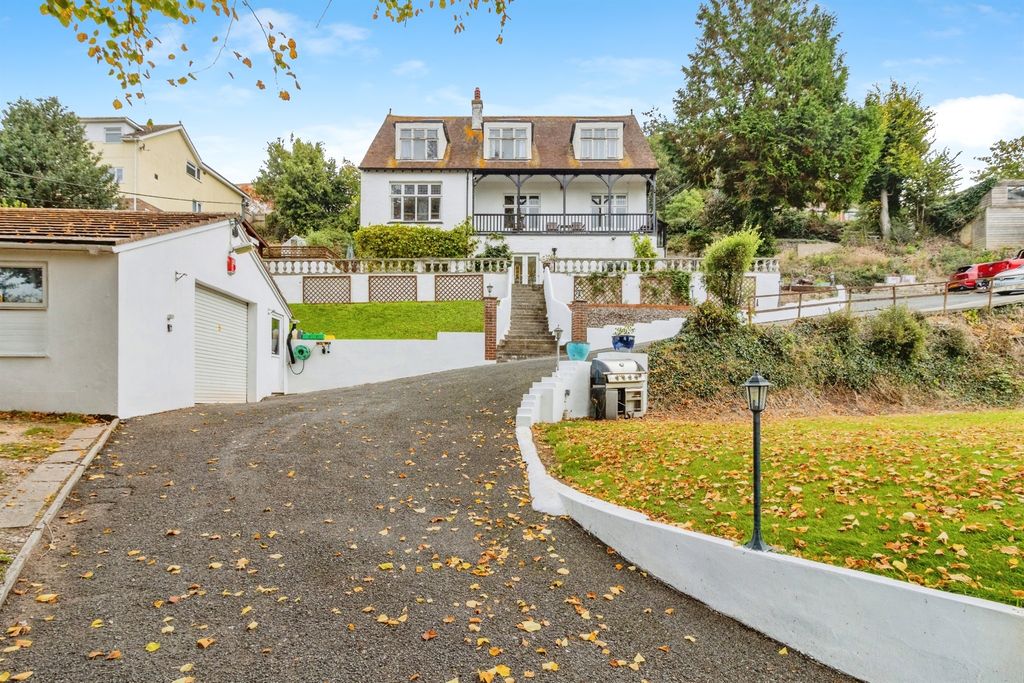 Property photo 1 of 33