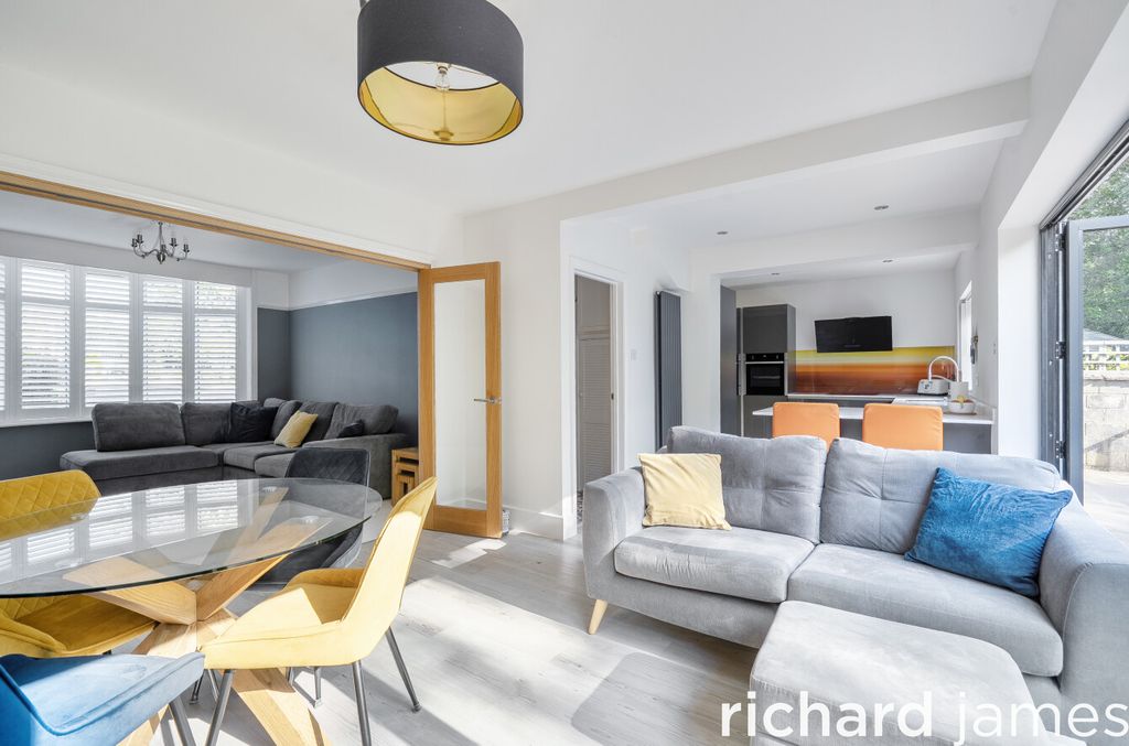 Property photo 2 of 20 F38d71618d3A4E5787857F4d342E1d41