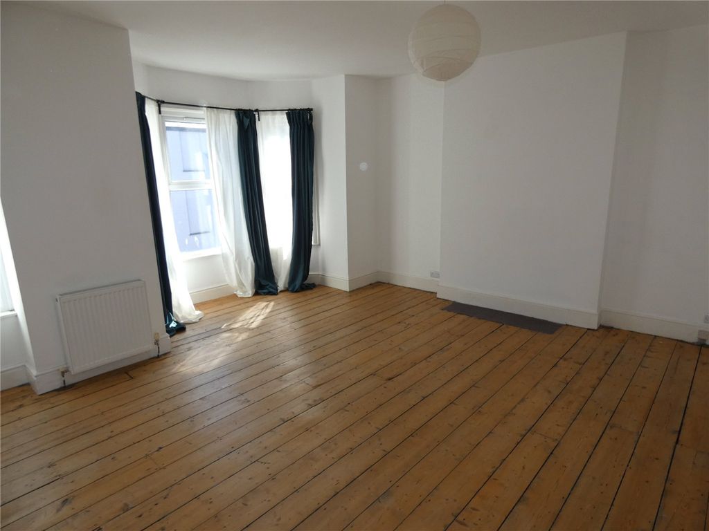 Property photo 3 of 22 Picture No. 23