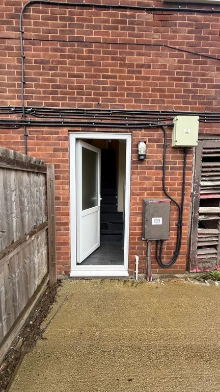 Property photo 3 of 27 Flat Entrance