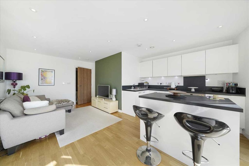Property photo 2 of 11