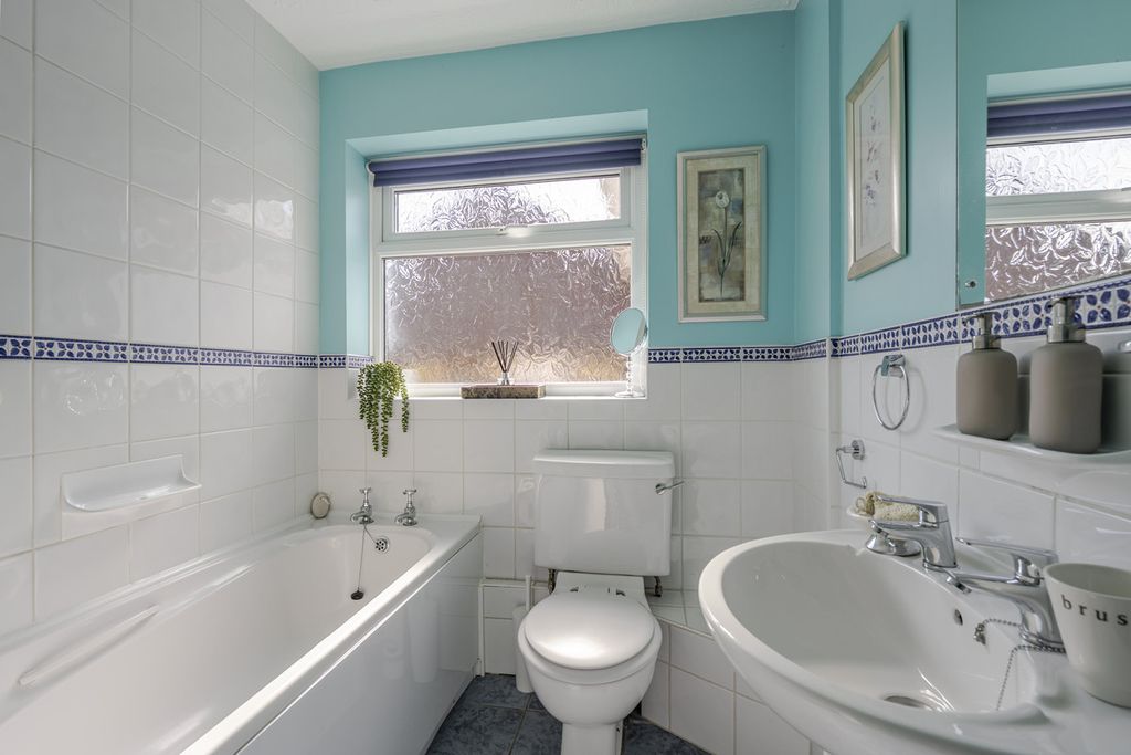 Property photo 2 of 20